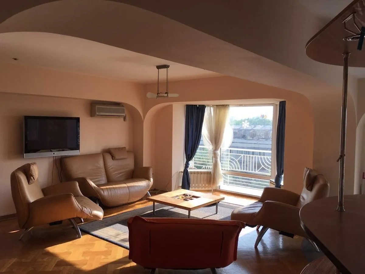 아파트 Bright Spacious 2 Bedroom Apt In Heart Of Almaty! 카자흐스탄